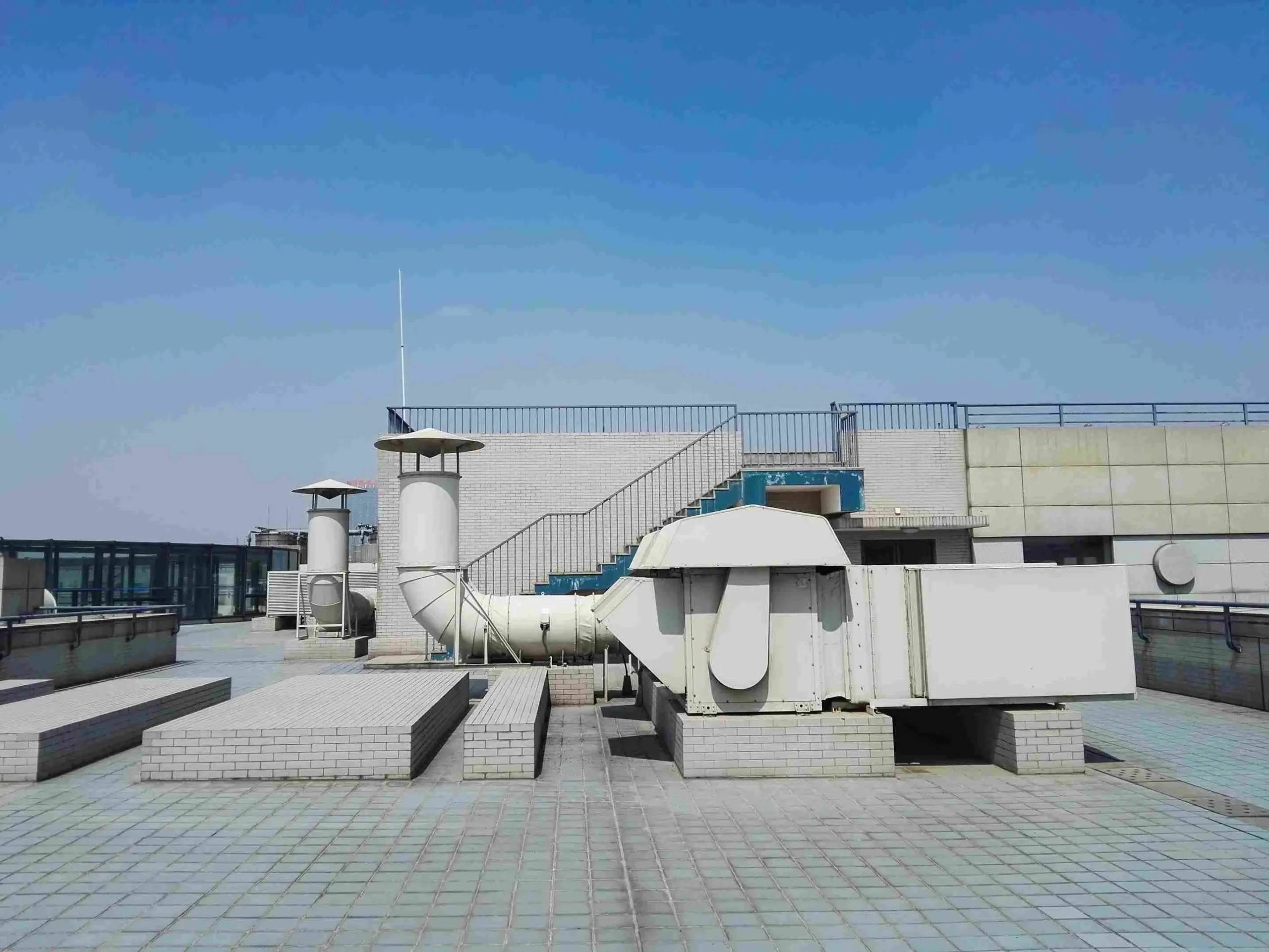 Commercial flat roofing