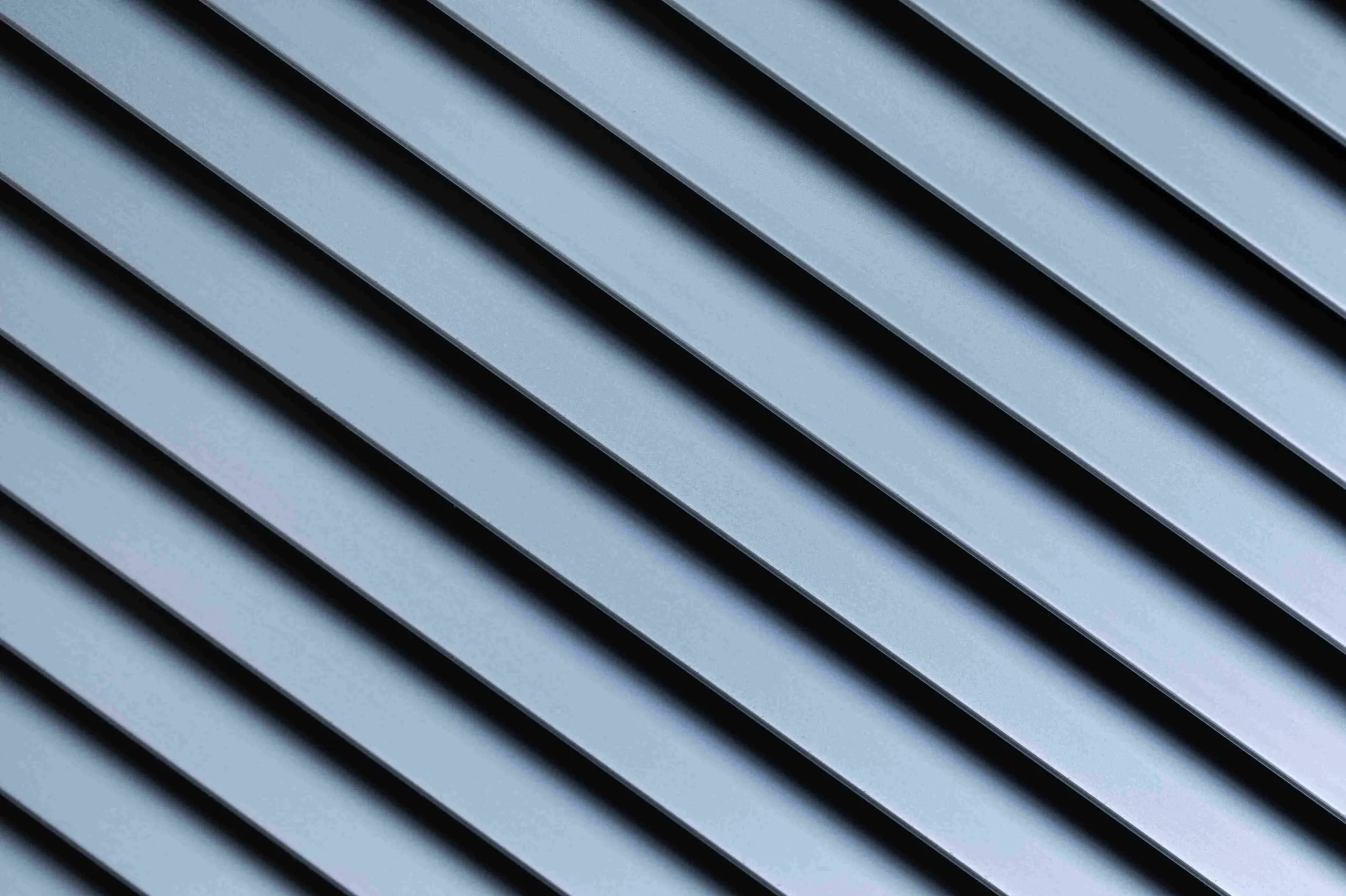 Are metal roof magnetic