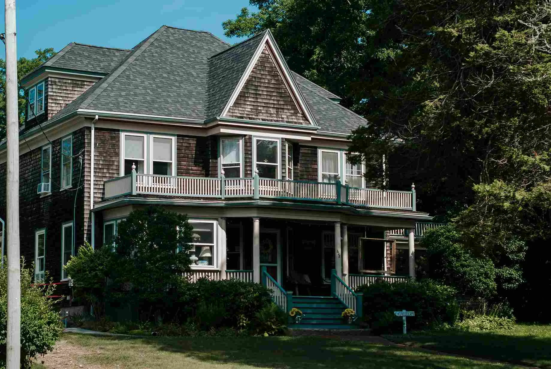 Farmingville roof contractor- who we are